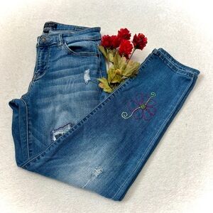 Judy Blue Embroidered Distressed Boyfriend Fit Jean - Size 5/27